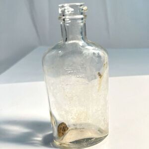 VINTAGE/ANTIQUE F. STEARNS‎ & CO DETROIT, MICH GLASS BOTTLE  5"H CLEAR GLASS